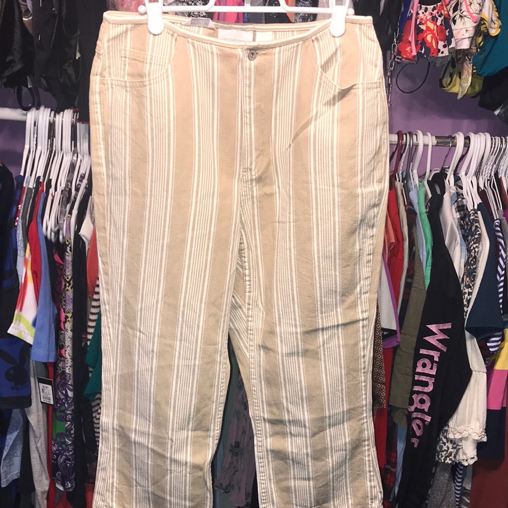 Like NEW Studio Michaela Lizwear Liz Claiborne. Jeans white tan stripped Capri 8